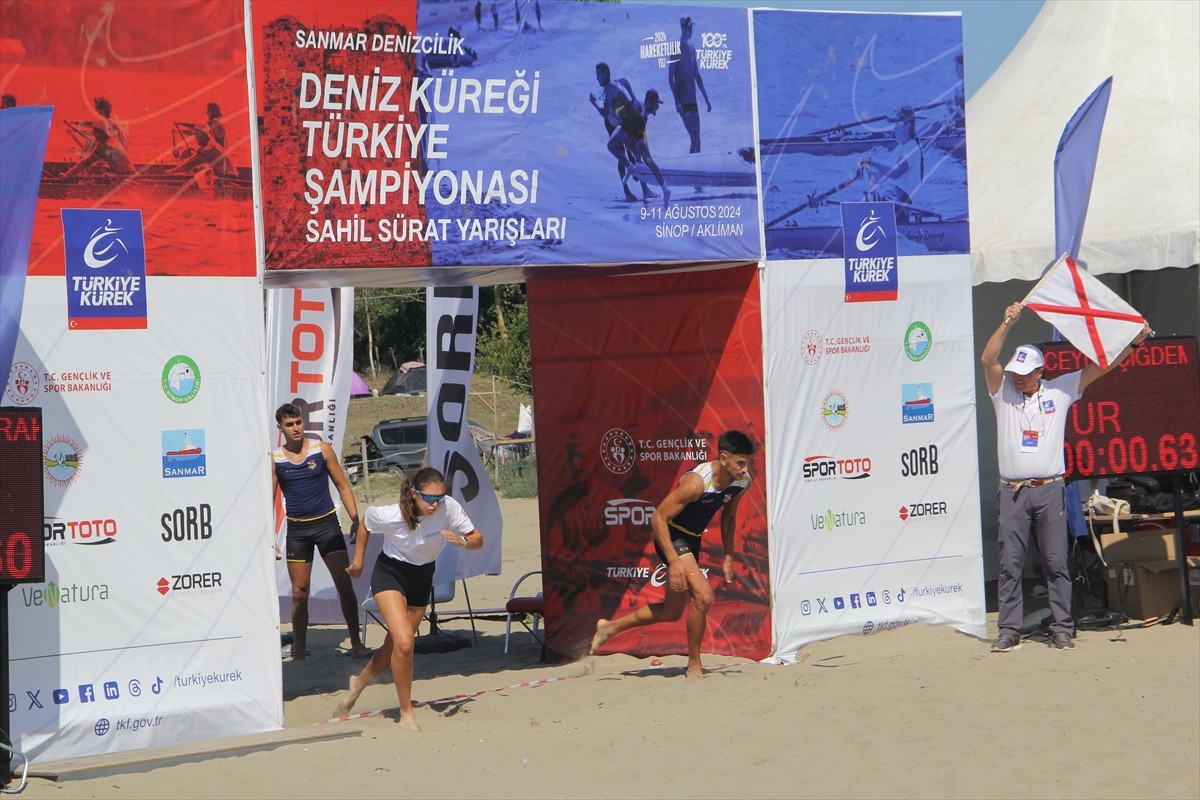 Sinop'ta Akliman mevkisinde, Türkiye Kürek Federasyonu tarafından düzenlenen Sanmar Denizcilik...