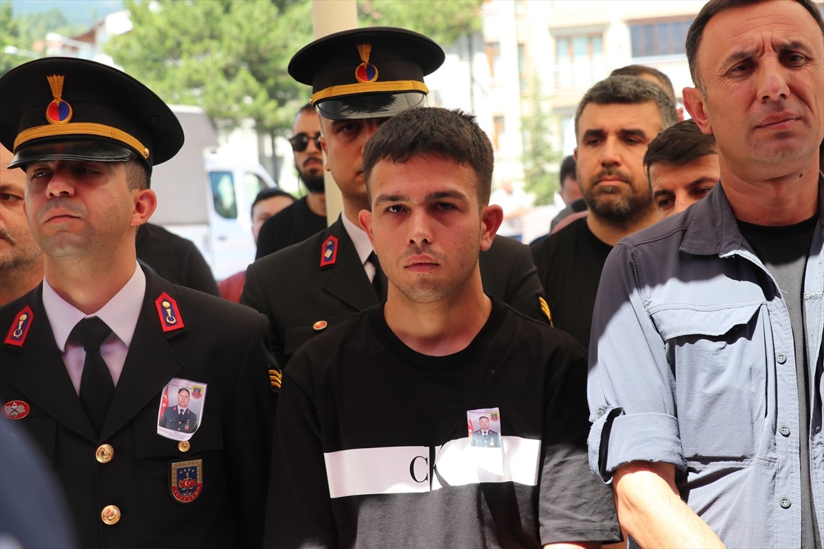 Şırnak'ta görevi sırasında geçirdiği rahatsızlık sonucu şehit olan Jandarma Astsubay Kıdemli Çavuş...