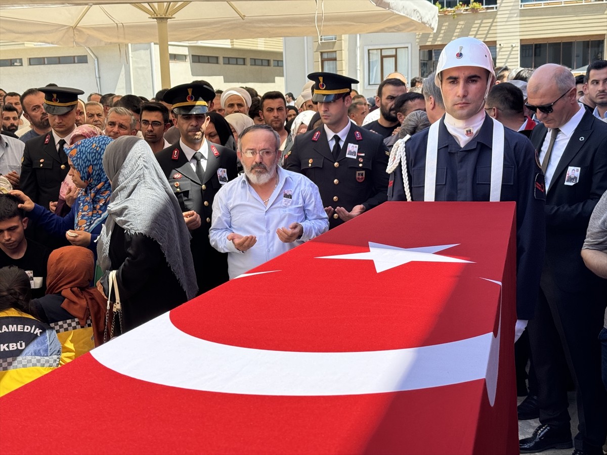 Şırnak'ta görevi sırasında geçirdiği rahatsızlık sonucu şehit olan Jandarma Astsubay Kıdemli Çavuş...