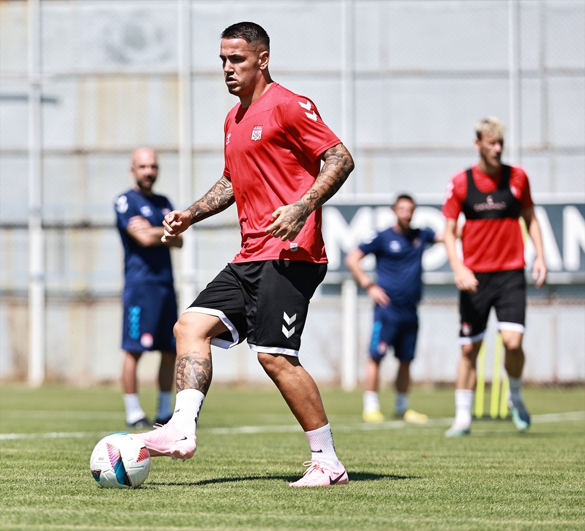 Sivasspor, Trendyol Süper Lig 2024-2025 sezonu ilk haftasında sahasında Trabzonspor ile yapacağı...