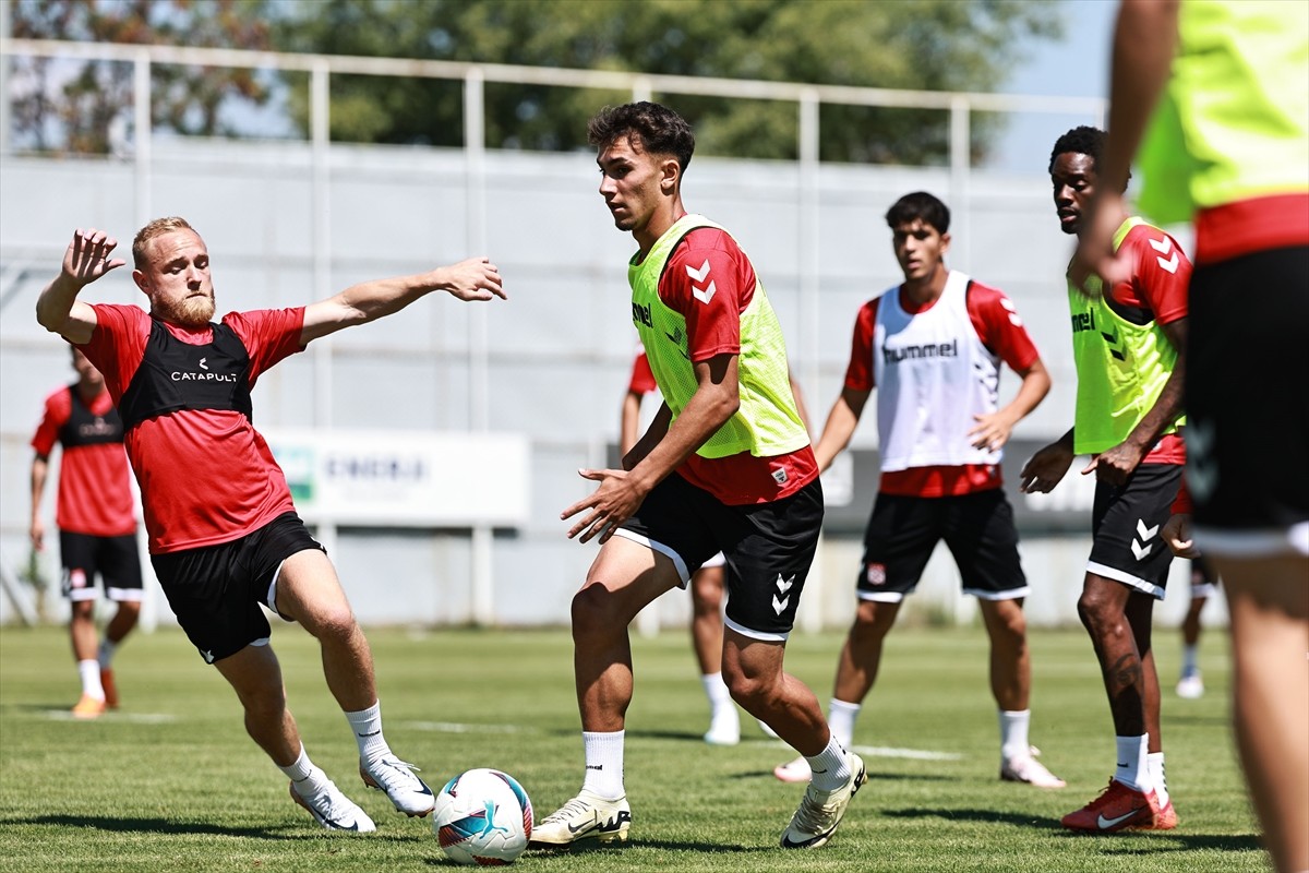 Sivasspor, Trendyol Süper Lig 2024-2025 sezonu ilk haftasında sahasında Trabzonspor ile yapacağı...