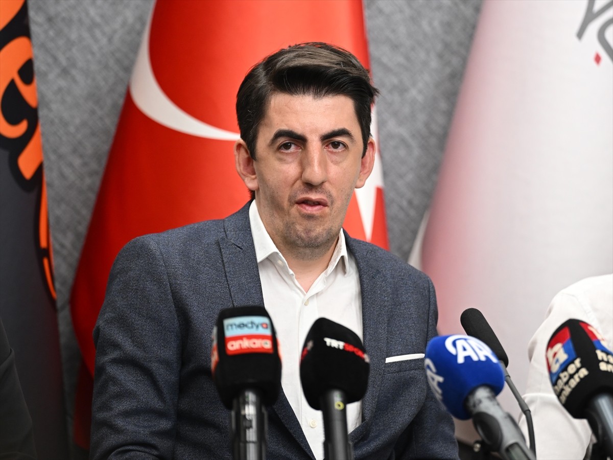 Son iki paralimpik oyunlar şampiyonu milli masa tenisçi Abdullah Öztürk, kuruyemiş firması...