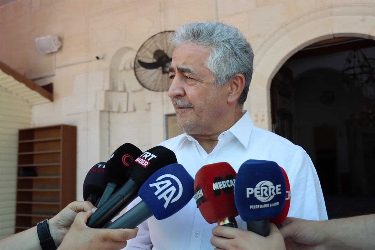 Suikasta uğrayan Hamas Siyasi Büro Başkanı İsmail Heniyye için Adıyaman'da Yenipınar Camisi'nde...