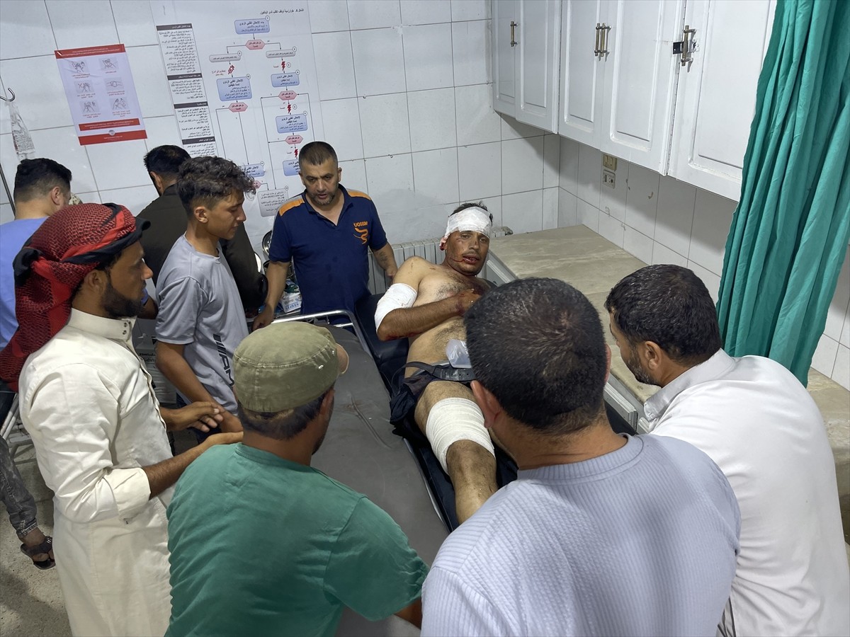 Suriye’deki Beşşar Esed rejiminin Hama ilinin kuzeybatısındaki Meşşik köyüne karadan karaya atış...