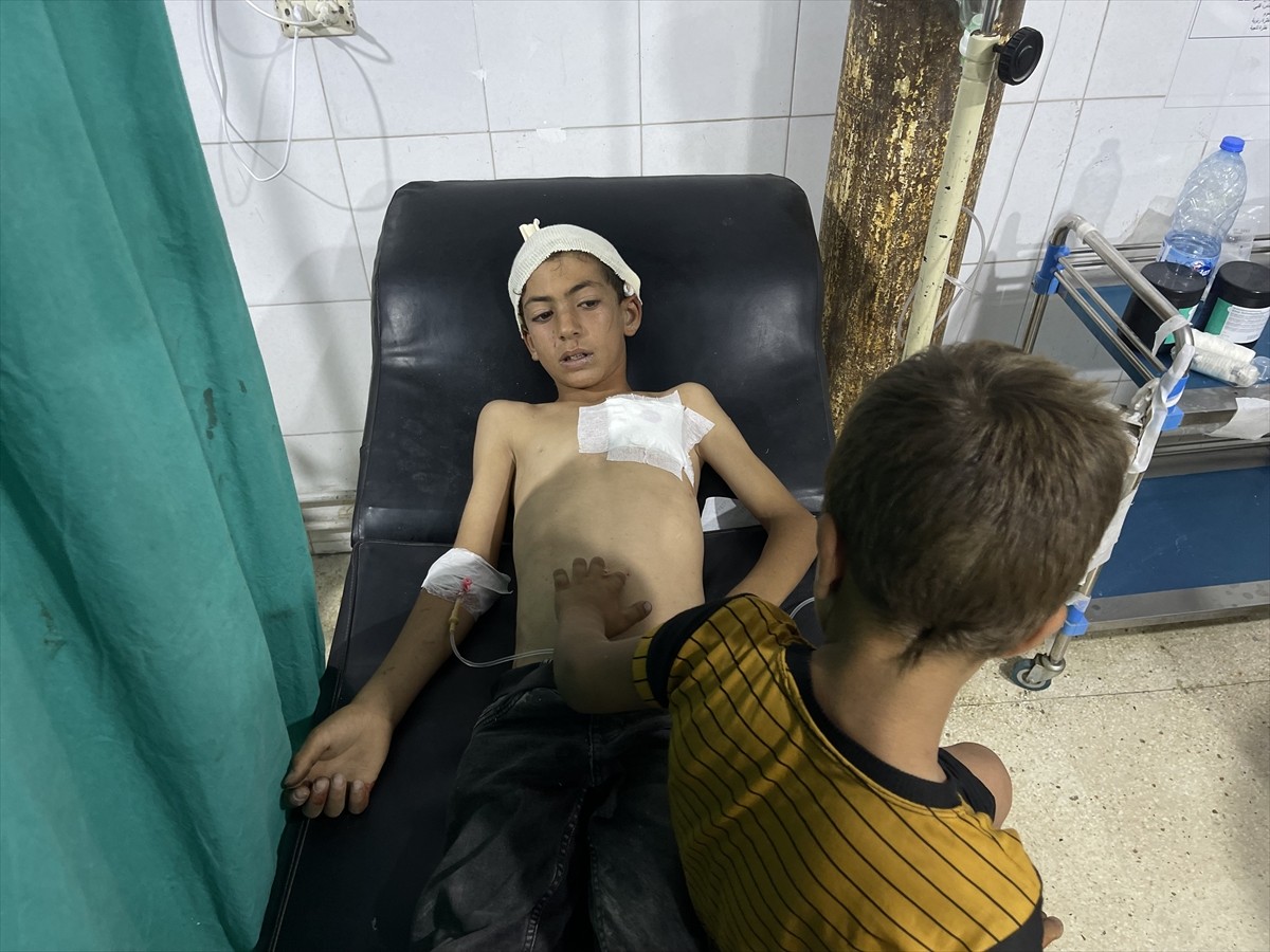 Suriye’deki Beşşar Esed rejiminin Hama ilinin kuzeybatısındaki Meşşik köyüne karadan karaya atış...