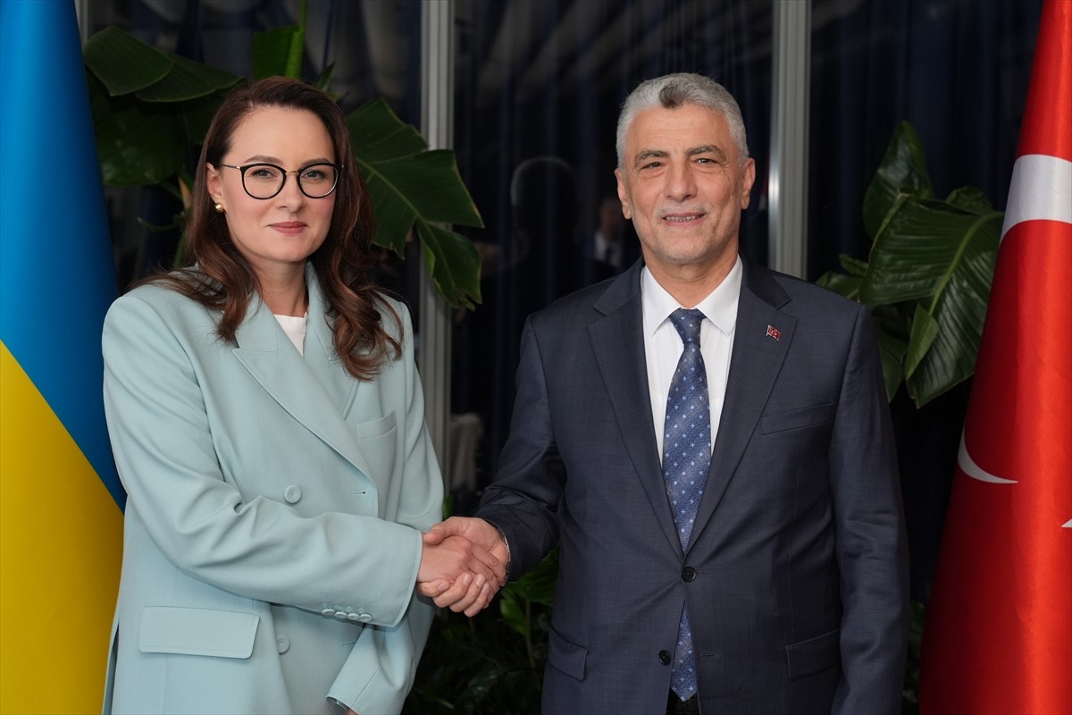 Ticaret Bakanı Ömer Bolat (sağda), Ukrayna Birinci Başbakan Yardımcısı Yulia Sviridenko (solda)...