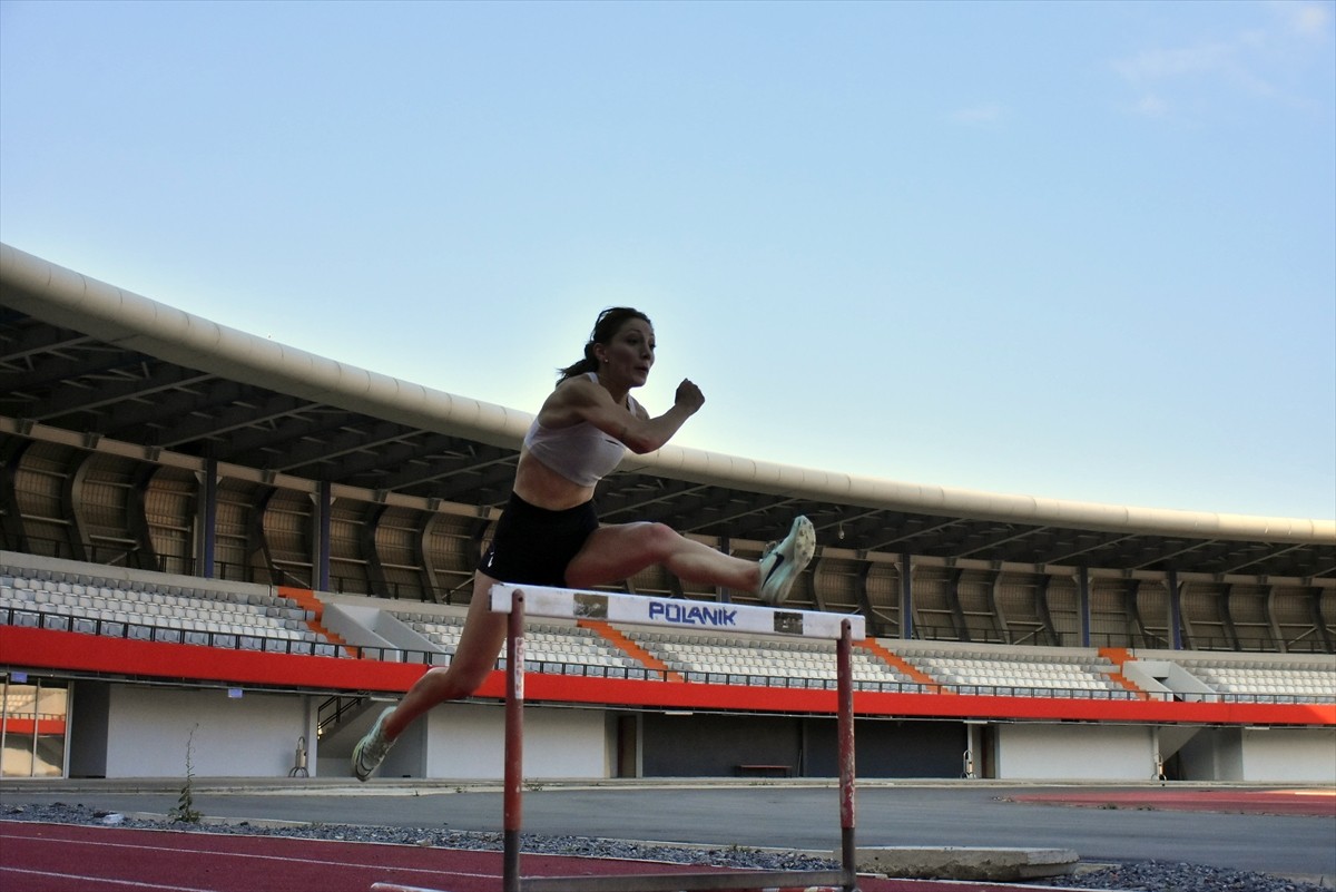 Trabzon'da iki yıl önce spor salonunda ağırlık çalıştığı sırada "180 kiloluk barın" düşmesi sonucu...