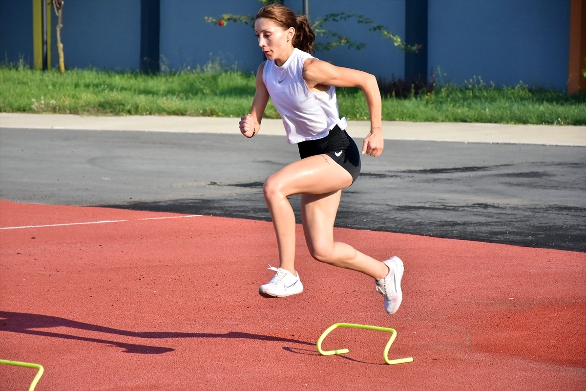 Trabzon'da iki yıl önce spor salonunda ağırlık çalıştığı sırada "180 kiloluk barın" düşmesi sonucu...