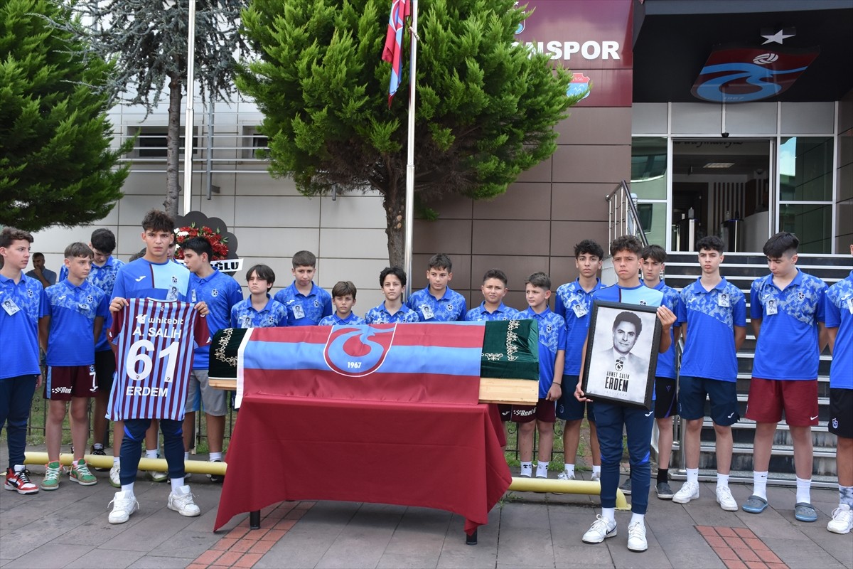 Trabzonspor Kulübünün 91 yaşında hayatını dün kaybeden kurucu üyelerinden ve eski başkanlarından...