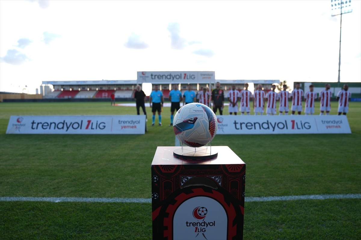 Trendyol 1. Lig'in ilk haftasında Yeni Malatyaspor ile Pendikspor karşılaşması, Malatyaspor sahaya...
