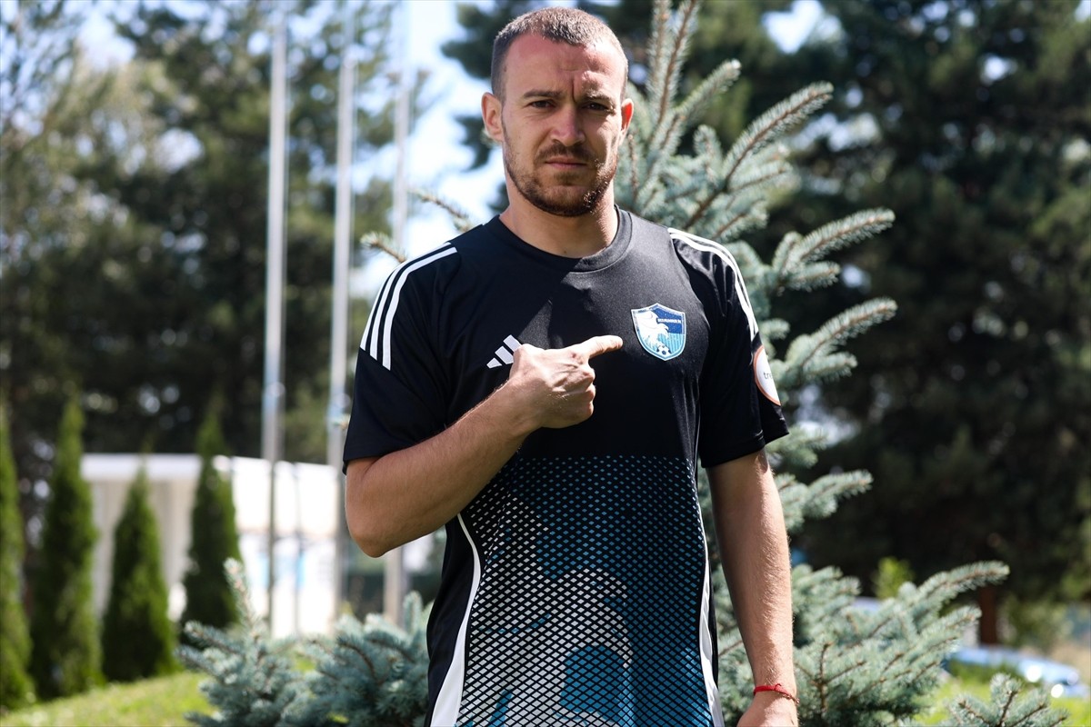 Trendyol 1. Lig ekiplerinden Erzurumspor FK, 2 futbolcuyu transfer ettiğini açıkladı. Mavi-beyazlı...