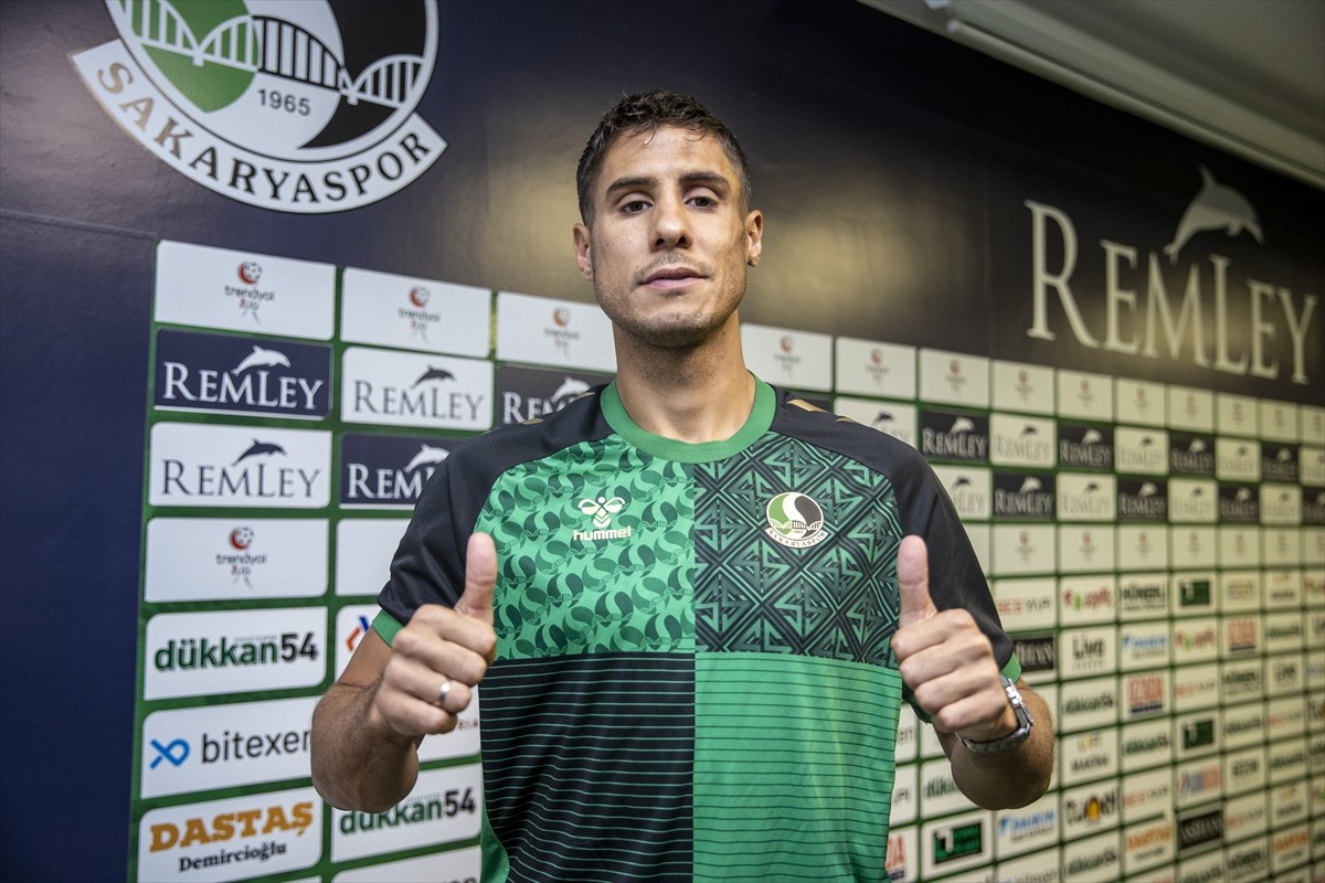 Trendyol 1. Lig ekiplerinden Sakaryaspor, defans oyuncusu Alper Uludağ'ı 1+1 yıllığına transfer...