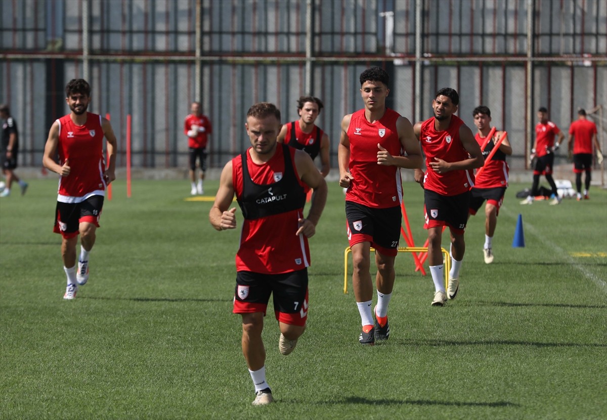 Trendyol Süper Lig'de ilk maçını Beşiktaş'la yapacak Yılport Samsunspor'un kaptanı Zeki Yavru...