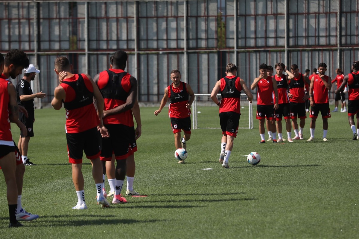 Trendyol Süper Lig'de ilk maçını Beşiktaş'la yapacak Yılport Samsunspor'un kaptanı Zeki Yavru...