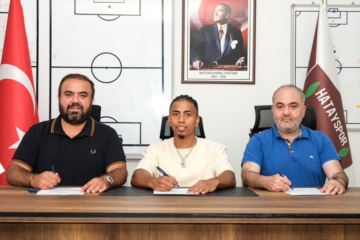 Trendyol Süper Lig ekiplerinden Atakaş Hatayspor, 26 yaşındaki sol kanat oyuncusu Rigoberto Rivas...