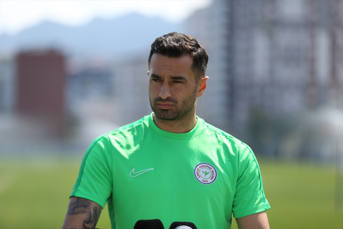 Trendyol Süper Lig ekiplerinden  Çaykur Rizespor'un kalecisi Gökhan Akkan, Mehmet Cengiz...