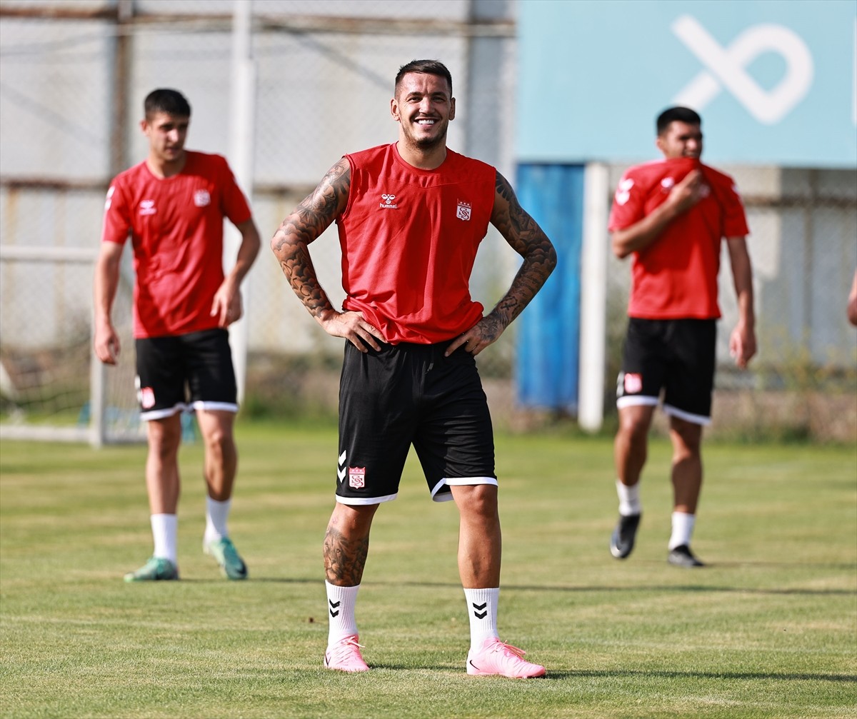 Trendyol Süper Lig ekiplerinden EMS Yapı Sivasspor, yeni sezon hazırlıklarına devam etti....