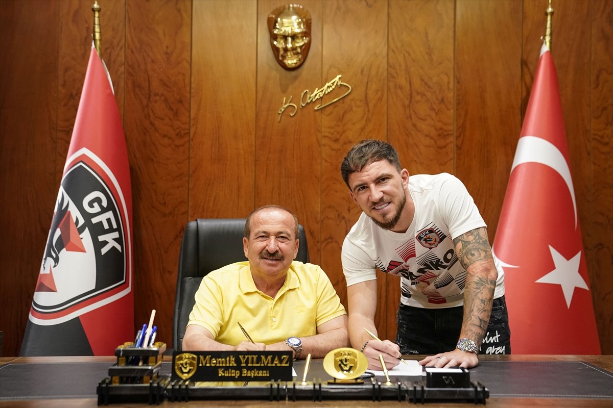 Trendyol Süper Lig ekiplerinden Gaziantep FK, geçem sezon kiralık olarak kadrosunda bulanan Deian...