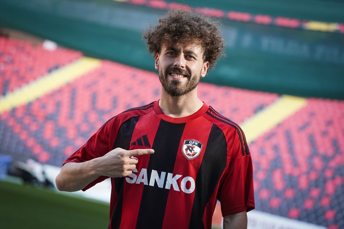 Trendyol Süper Lig ekiplerinden Gaziantep FK, Ogün Özçiçek'i kadrosuna kattı.