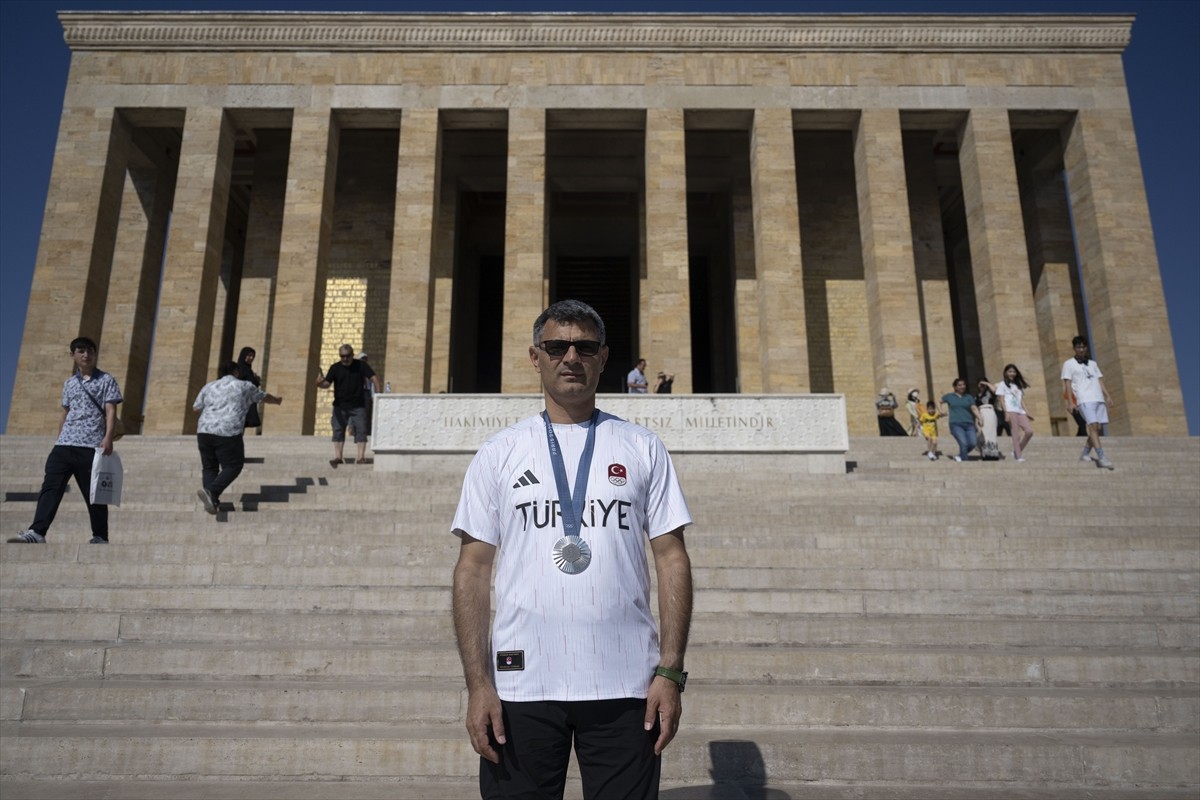 Türkiye Atıcılık Federasyonu Başkanı Gürsel Çolakoğlu ve Paris 2024 Olimpiyat Oyunları'nda...