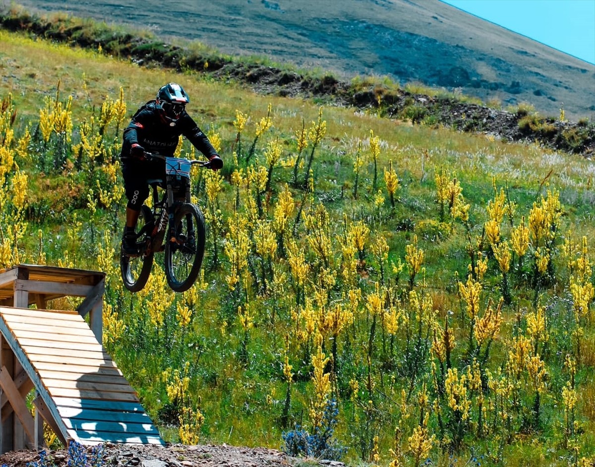 Türkiye Bisiklet Federasyonu tarafından Erzurum'da düzenlenen Downhill Türkiye Şampiyonası...