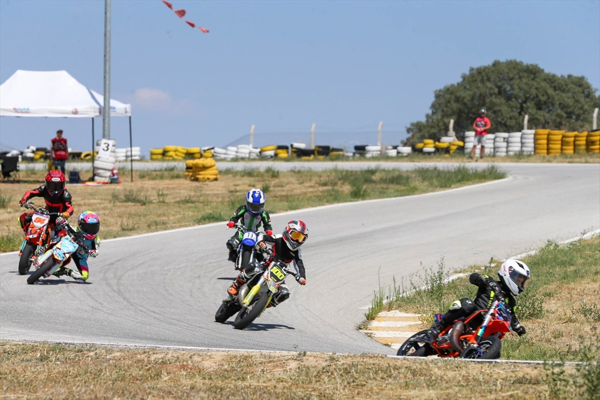 Türkiye Motosiklet Federasyonunca (TMF) Uşak'ta düzenlenen Türkiye Süpermoto Şampiyonası'nın...