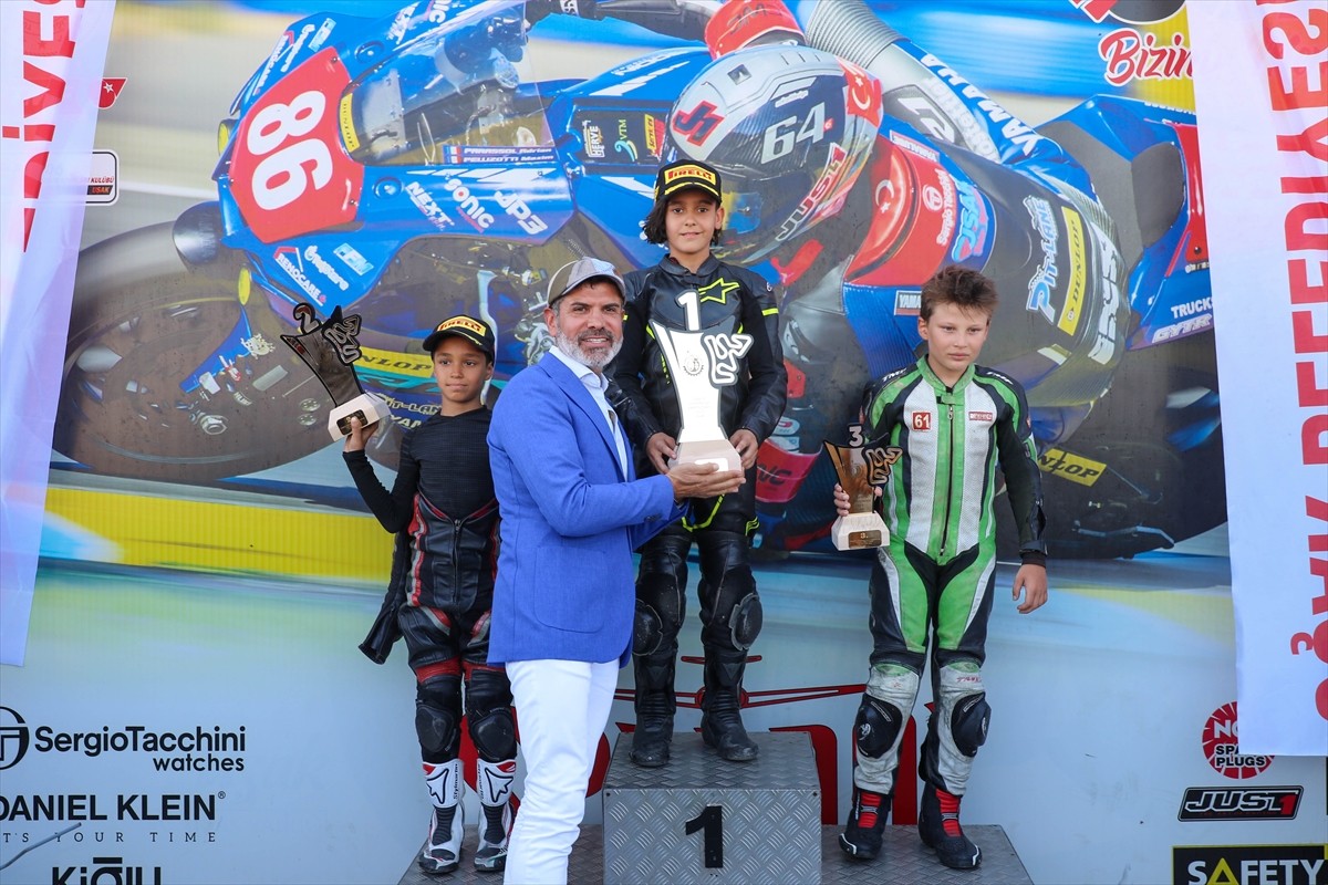 Türkiye Motosiklet Federasyonunca (TMF) Uşak'ta düzenlenen Türkiye Süpermoto Şampiyonası'nın...