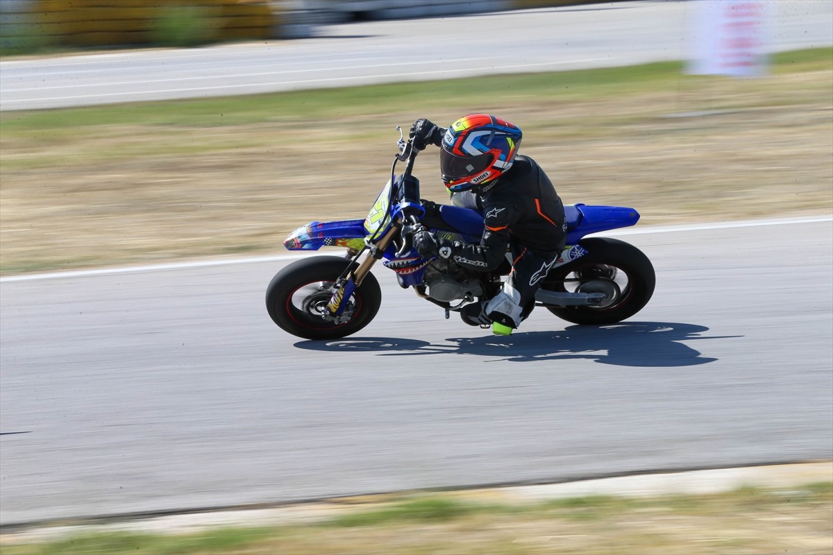 Türkiye Motosiklet Federasyonunca (TMF) Uşak'ta düzenlenen Türkiye Süpermoto Şampiyonası'nın...