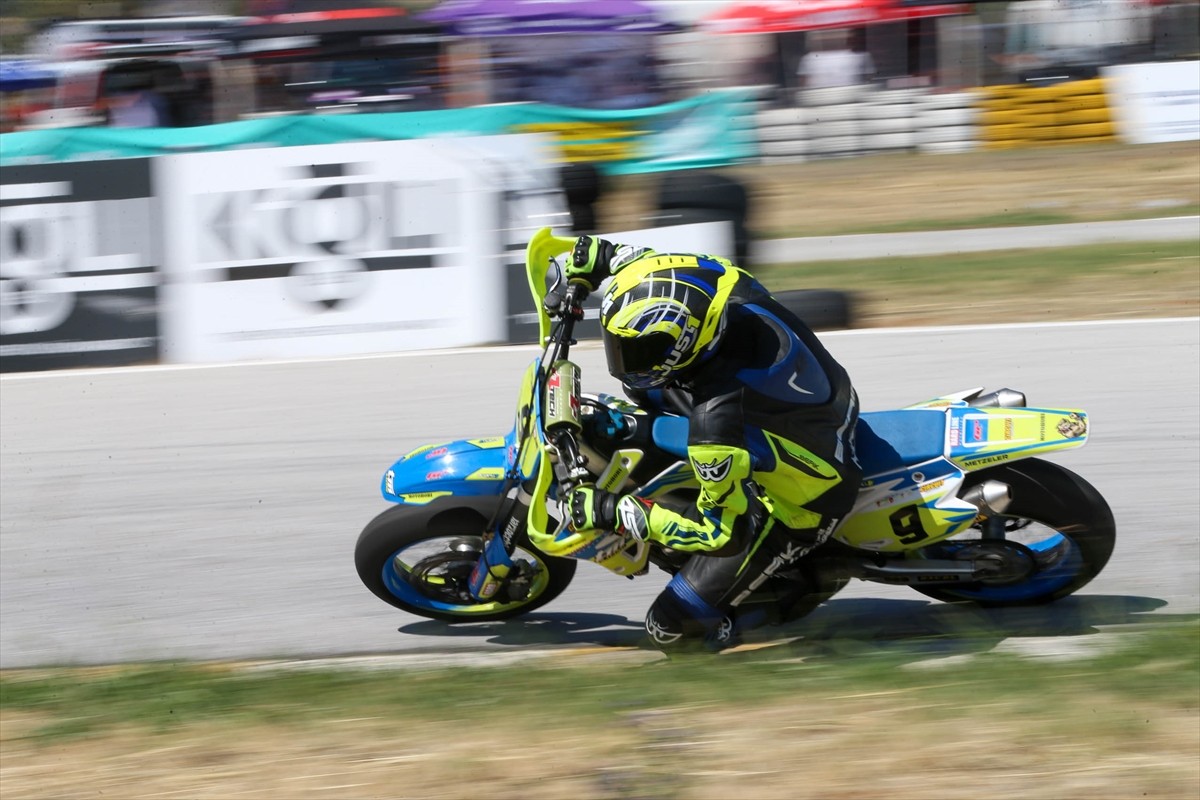 Türkiye Motosiklet Federasyonunca (TMF) Uşak'ta düzenlenen Türkiye Süpermoto Şampiyonası'nın...