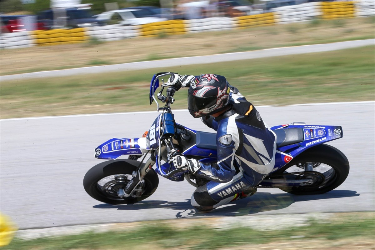 Türkiye Motosiklet Federasyonunca (TMF) Uşak'ta düzenlenen Türkiye Süpermoto Şampiyonası'nın...