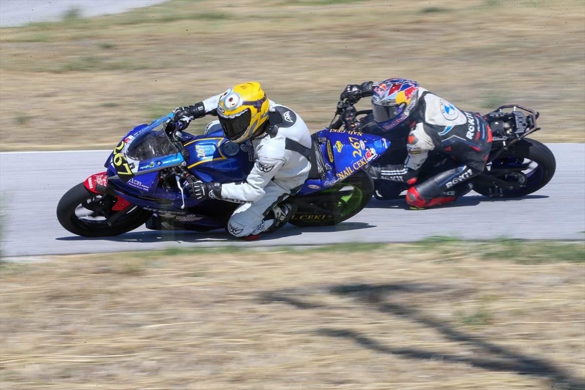 Türkiye Süpermoto Şampiyonası üçüncü ve dördüncü ayak yarışları Uşak'ta yapıldı. Türkiye...