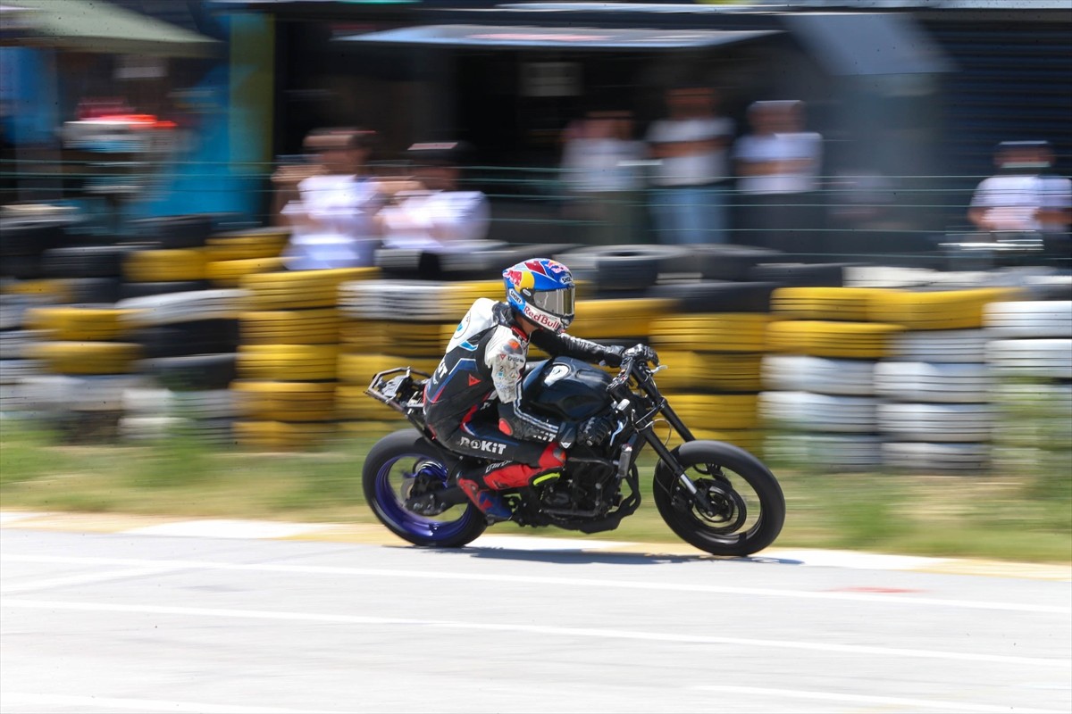 Türkiye Süpermoto Şampiyonası üçüncü ve dördüncü ayak yarışları Uşak'ta yapıldı. Türkiye...