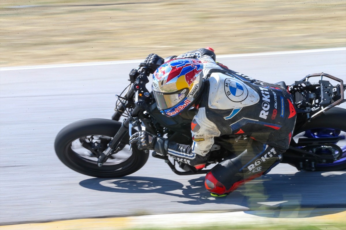 Türkiye Süpermoto Şampiyonası üçüncü ve dördüncü ayak yarışları Uşak'ta yapıldı. Türkiye...