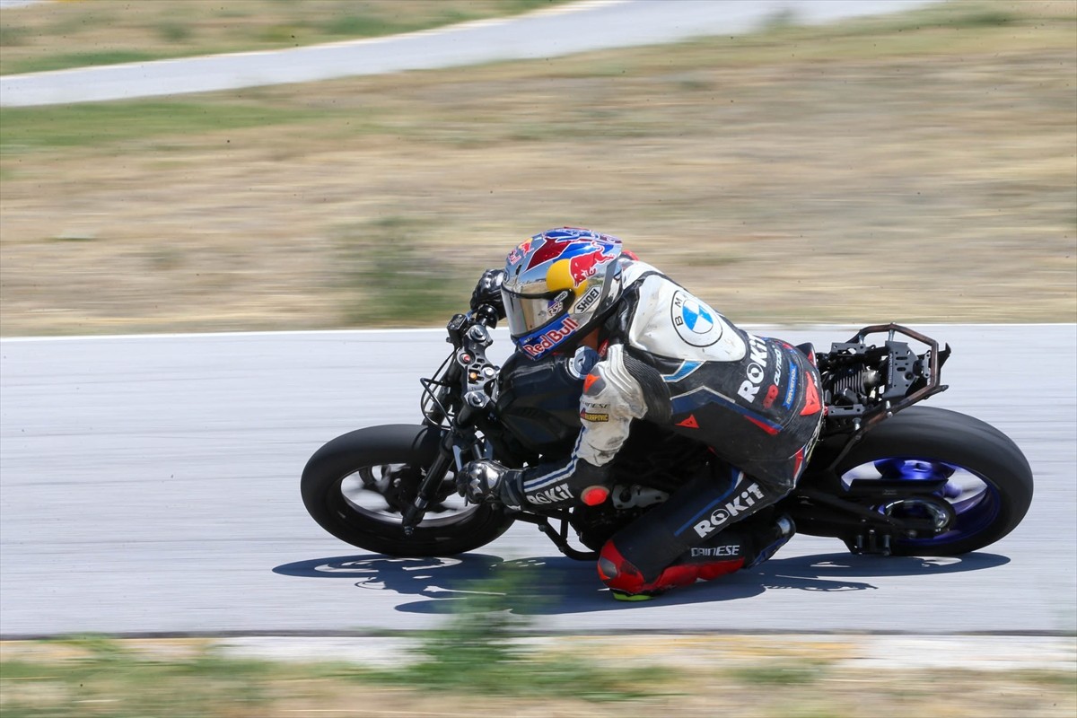 Türkiye Süpermoto Şampiyonası üçüncü ve dördüncü ayak yarışları Uşak'ta yapıldı. Türkiye...