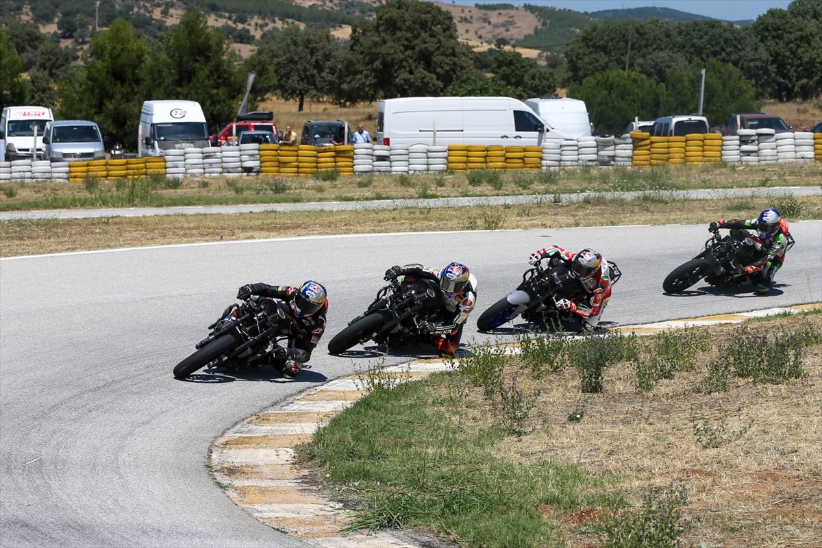 Türkiye Süpermoto Şampiyonası üçüncü ve dördüncü ayak yarışları Uşak'ta yapıldı. Türkiye...