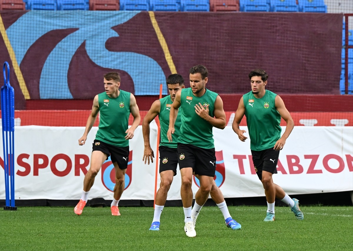 UEFA Avrupa Ligi 3. eleme turunda yarın Trabzonspor'a konuk olacak Rapid Wien, karşılaşmanın...