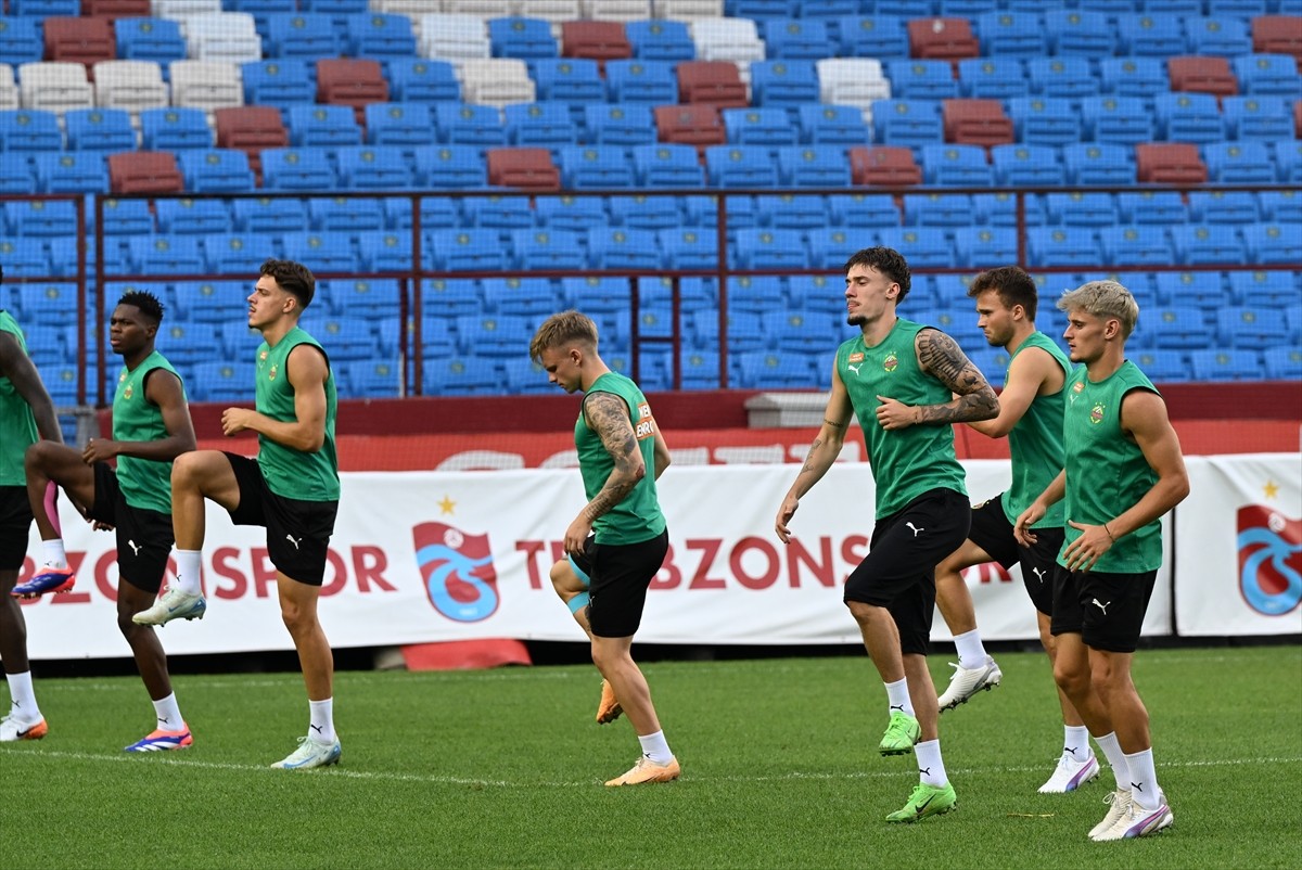 UEFA Avrupa Ligi 3. eleme turunda yarın Trabzonspor'a konuk olacak Rapid Wien, karşılaşmanın...