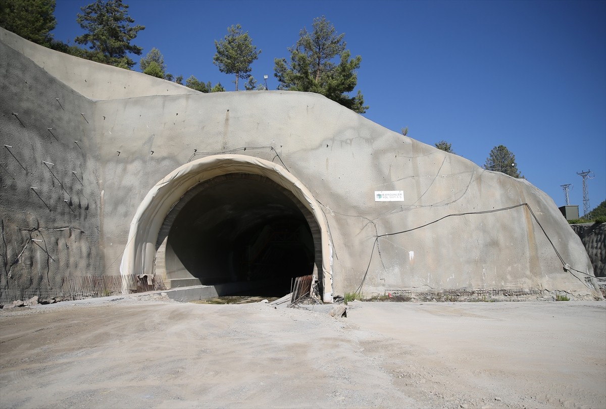 Ulaştırma ve Altyapı Bakanı Abdulkadir Uraloğlu, Alanya-Gazipaşa Yolu Gökçebelen Tünel...