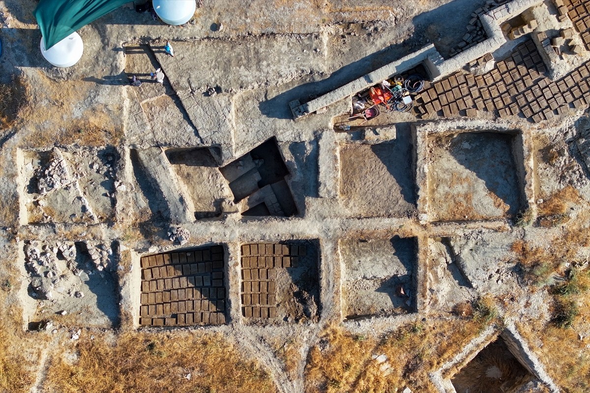 Van'ın Gürpınar ilçesinde, Urartu Kralı 2. Sarduri tarafından inşa edilen Çavuştepe Kalesi'nde...