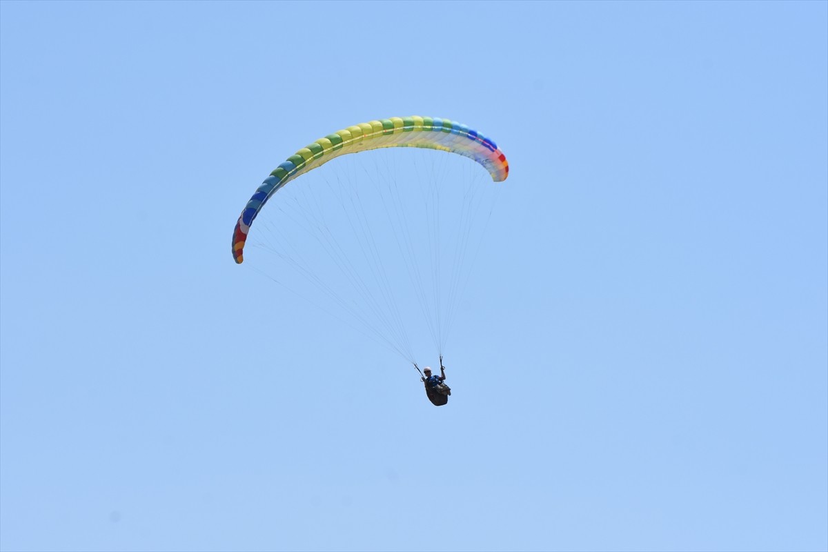 Van Valiliği, Gençlik ve Spor İl Müdürlüğü ile Türkiye Hava Sporları Federasyonunun iş birliğiyle...