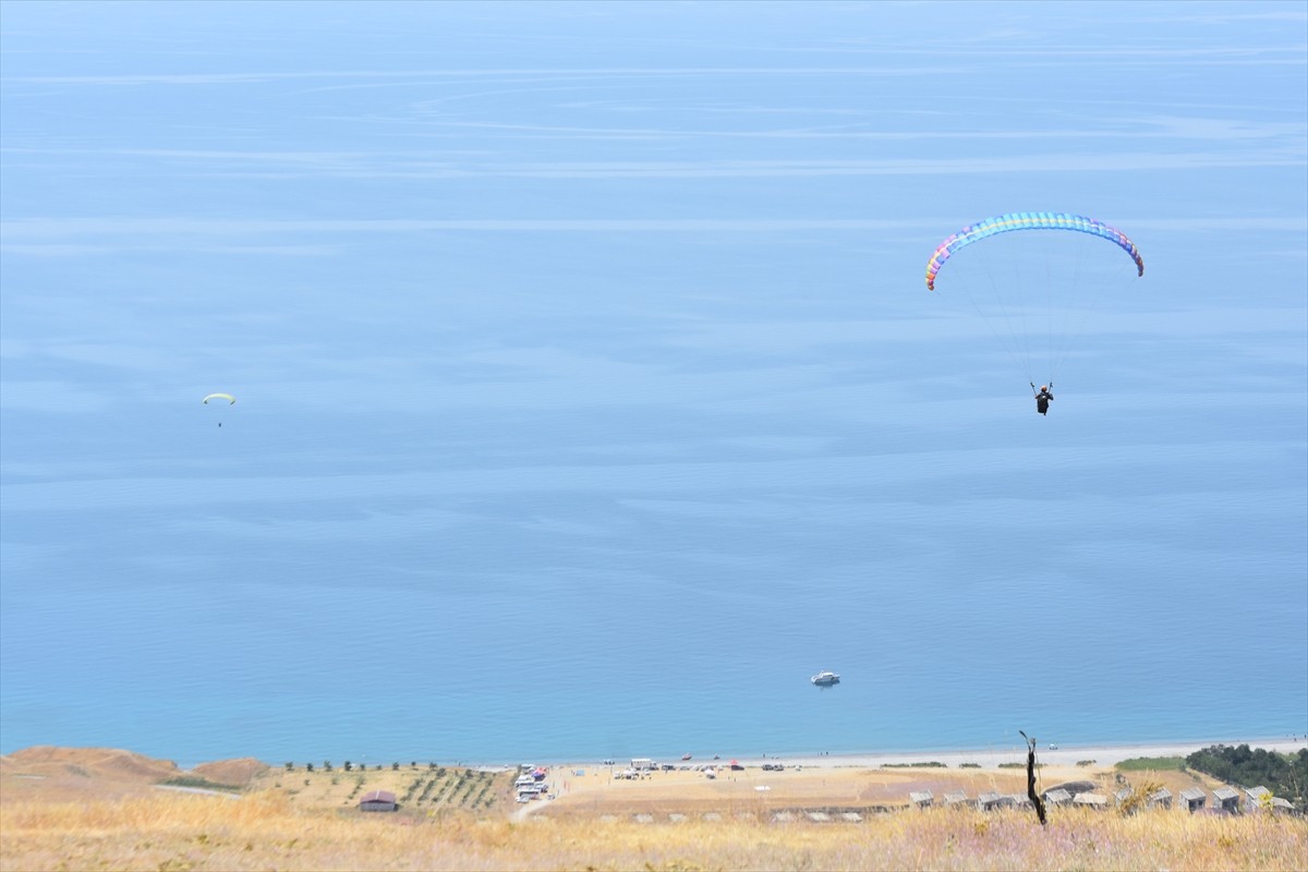 Van Valiliği, Gençlik ve Spor İl Müdürlüğü ile Türkiye Hava Sporları Federasyonunun iş birliğiyle...