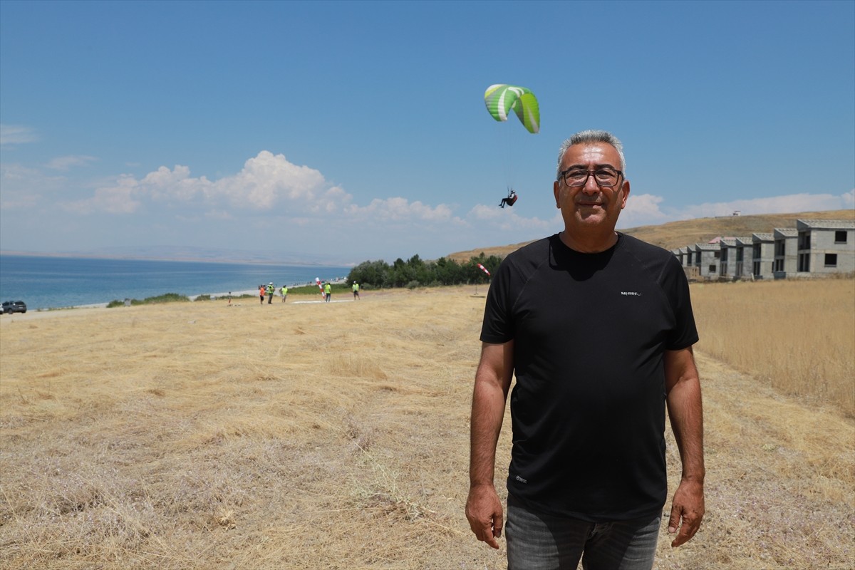 Van Valiliği, Gençlik ve Spor İl Müdürlüğü ile Türkiye Hava Sporları Federasyonunun iş birliğiyle...