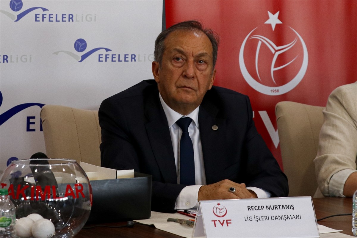Voleybolda Vodafone Sultanlar Ligi ve Efeler Ligi 2024-25 sezonunun fikstürü belirlendi. Türkiye...