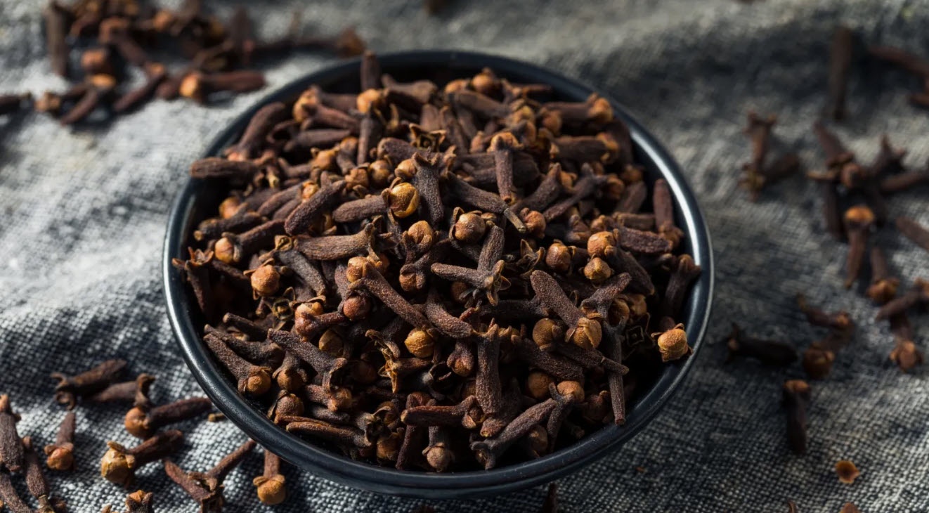 Yaz Aylarında Güvelere Karşı Doğal Koruma Yöntemleri