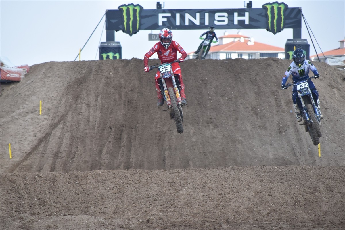 Cumhurbaşkanlığı himayelerinde Afyonkarahisar'da düzenlenen Dünya Motokros Şampiyonası'nda sezonun...