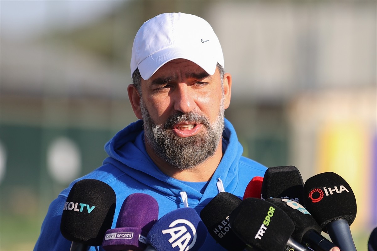 İkas Eyüpspor Teknik Direktörü Arda Turan, kulübün Kemerburgaz'daki tesislerinde gerçekleşen ...