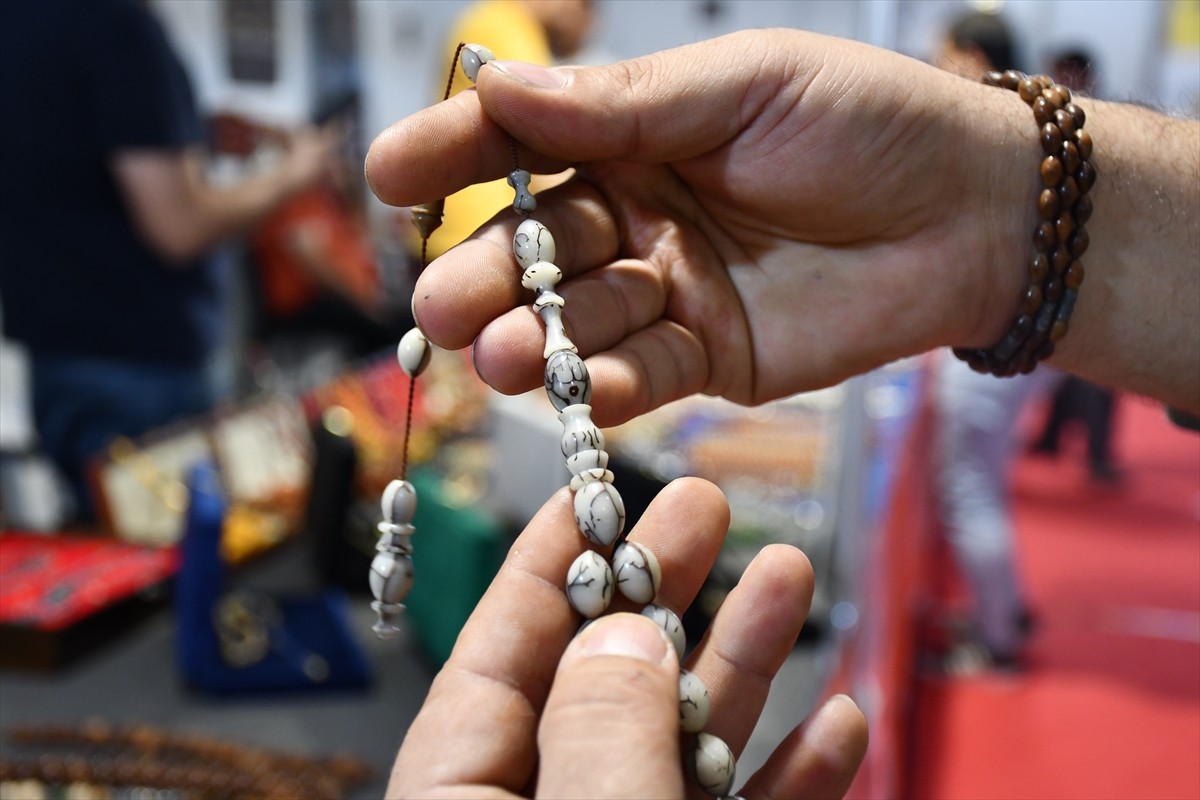 Adana Valiliği himayesinde düzenlenen "3. Tespih ve Doğal Taşlar Fuarı" sona erdi. TÜYAP Adana...