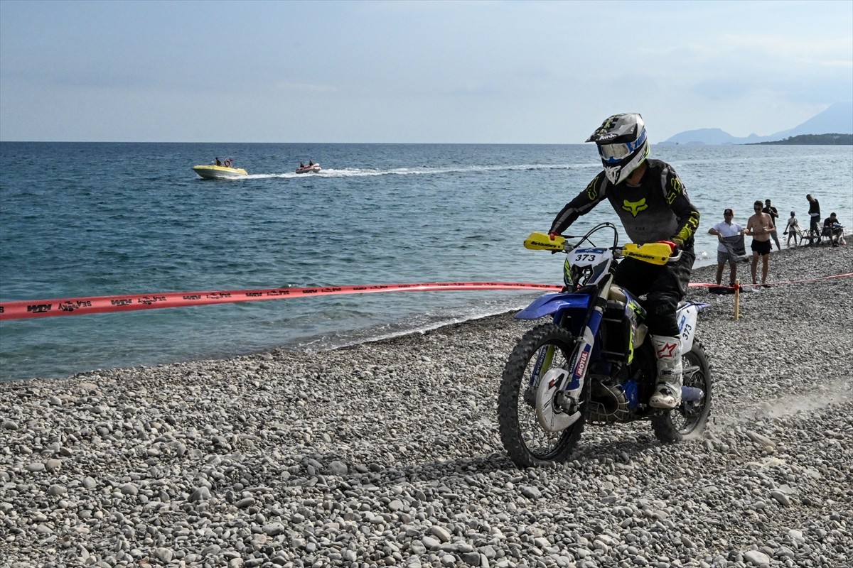 Antalya'nın Kemer ilçesinde düzenlenen Hard Enduro Dünya Şampiyonası'nın 6. ayağı Sea To Sky...