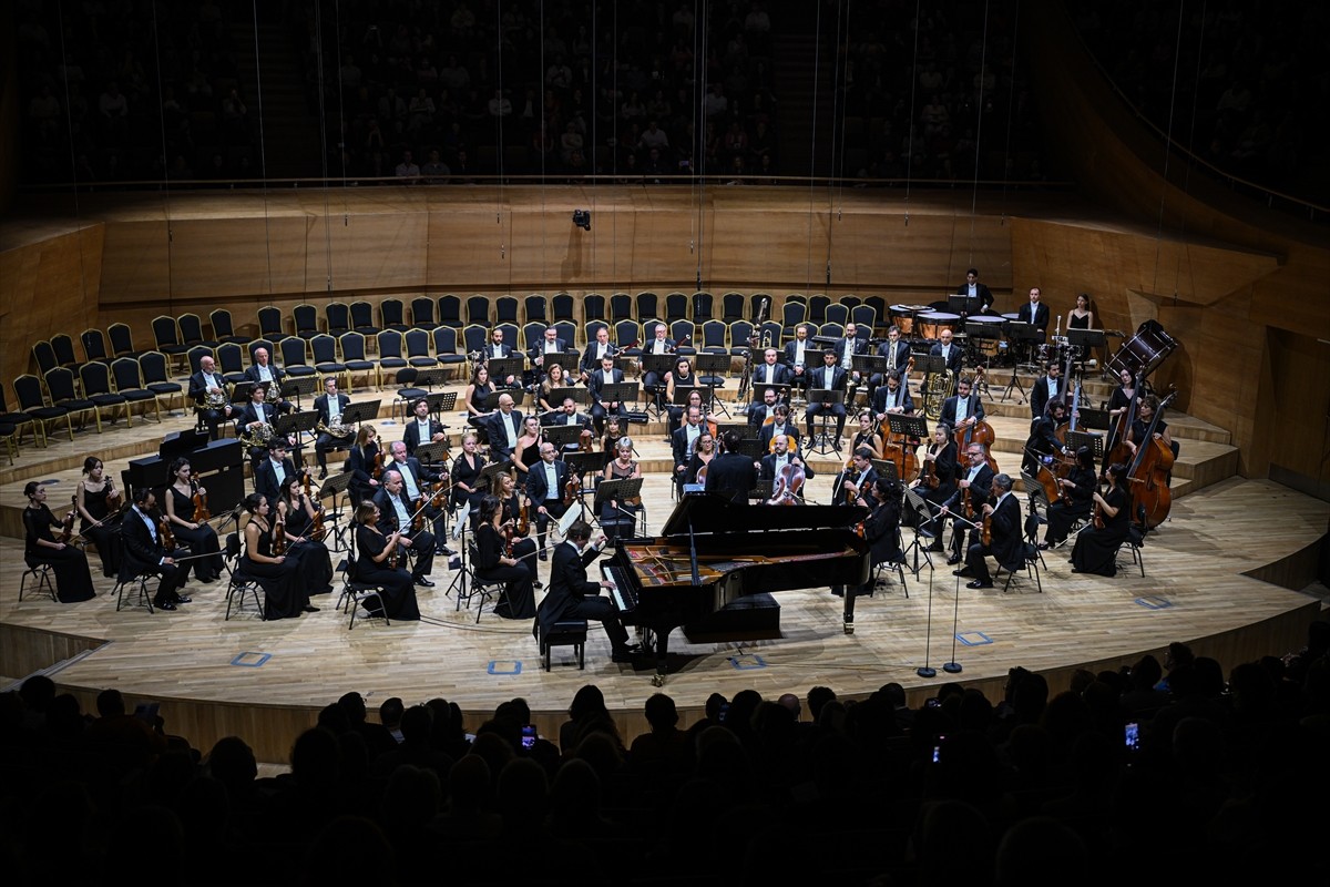 Cumhurbaşkanlığı Senfoni Orkestrası (CSO), yeni konser sezonunu açtı. "Orkestranın Ankara'ya...
