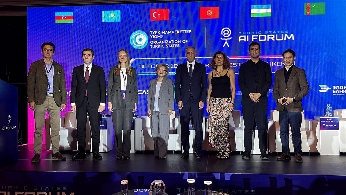 Kırgızistan Cumhurbaşkanı Sadır Caparov'un himayesinde başkent Bişkek'te iki gün süren Türk...